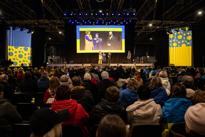 911173 Afbeelding van de 1-jarige herdenking van de Russische inval in de Oekraïne in de Jaarbeurs te Utrecht, tijdens ...